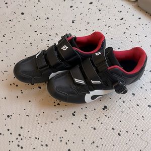Women’s size 38 (7) Peloton Delta cleats